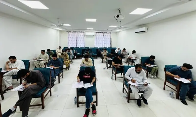 پاکستان میں افغان میڈیکل طلبہ کی واپسی کا حکم، استثنا کی اپیل