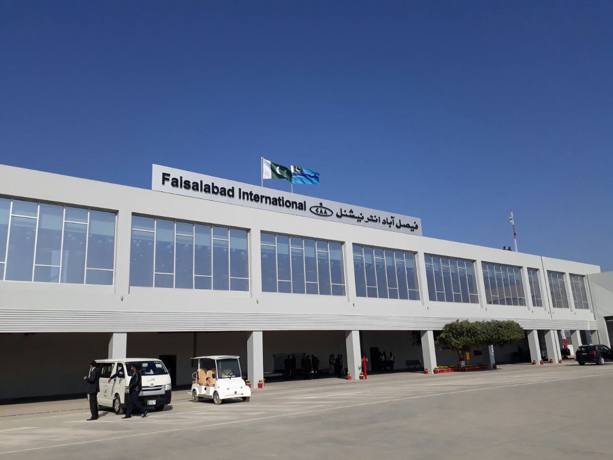پاکستانی سکھ زائرین کو این او سی اور سفری دستاویزات کی عدم موجودگی پر فیصل آباد ایئرپورٹ پر روک دیا گیا