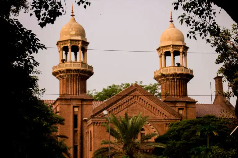 لاہور ہائیکورٹ کا افغان میڈیکل طلبہ کی واپسی کے احکامات معطل