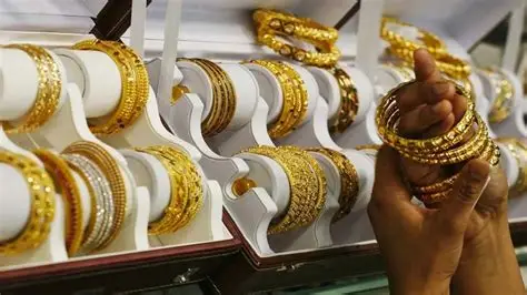 عالمی منڈی میں سست روی کے باعث پاکستان میں سونے کی فی تولہ قیمت 5,600 روپے کم ہو گئی