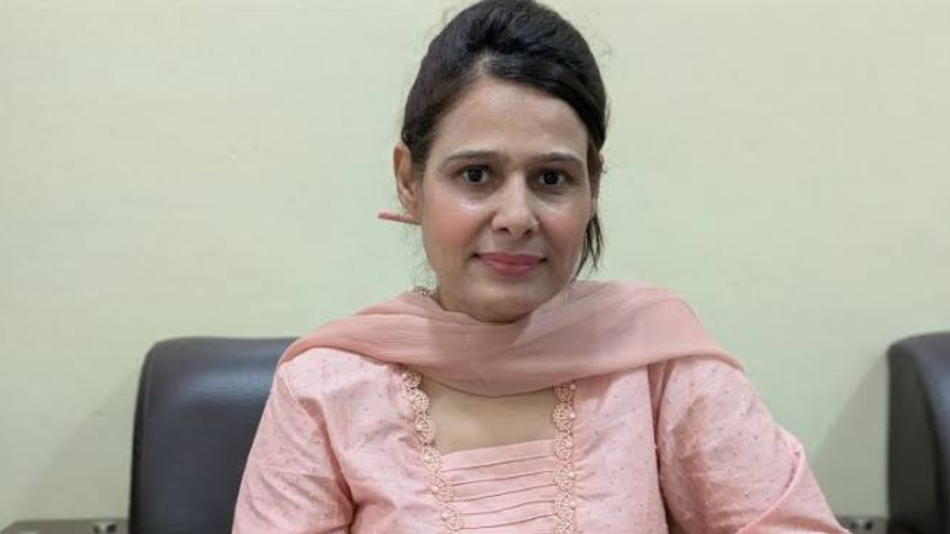 چینی کمپنی کی جانب سے پمز کی نرس رضیہ نورین کو 10 لاکھ روپے انعام