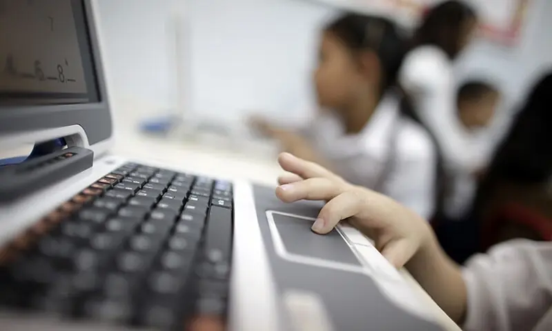 Gaming chats, AI raise risks for Pakistani children
