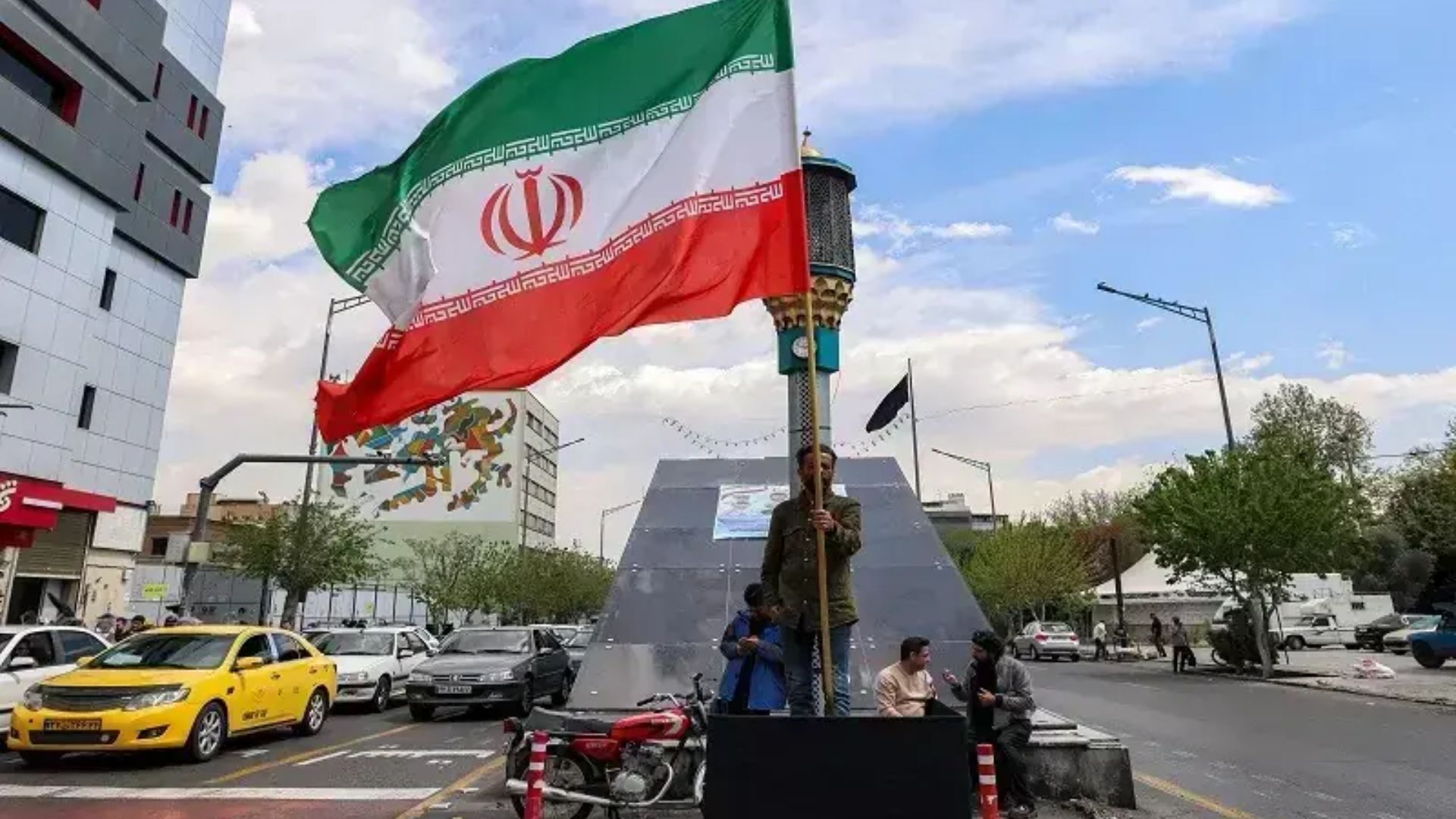 Pakistan urges dialogue as Iran rejects US pressure